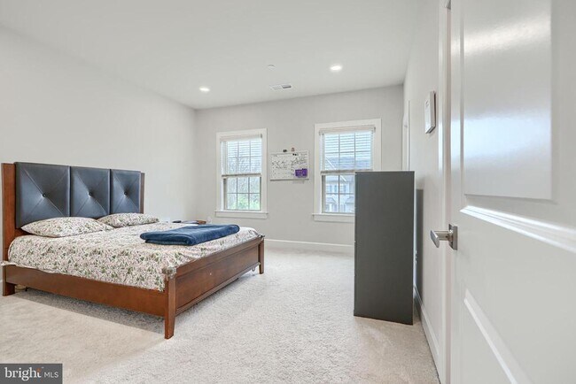 Building Photo - 7123 Starmount Ct