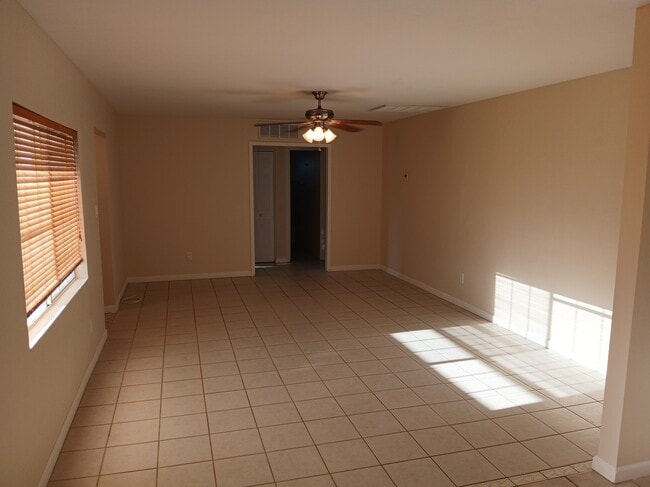 Building Photo - 1517 S 8th Ave