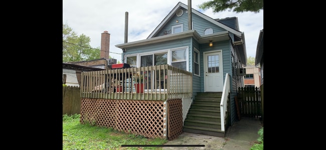 Private back yard - 705 Madison St