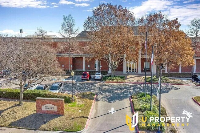 Building Photo - Great location, nice community! Make it yo...