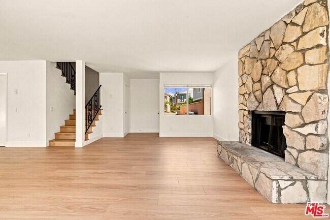 Building Photo - 2214 Dufour Ave