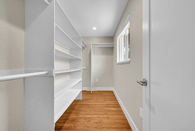 Building Photo - $3,195.00, 4 bed, 3 bath located in Arvada.