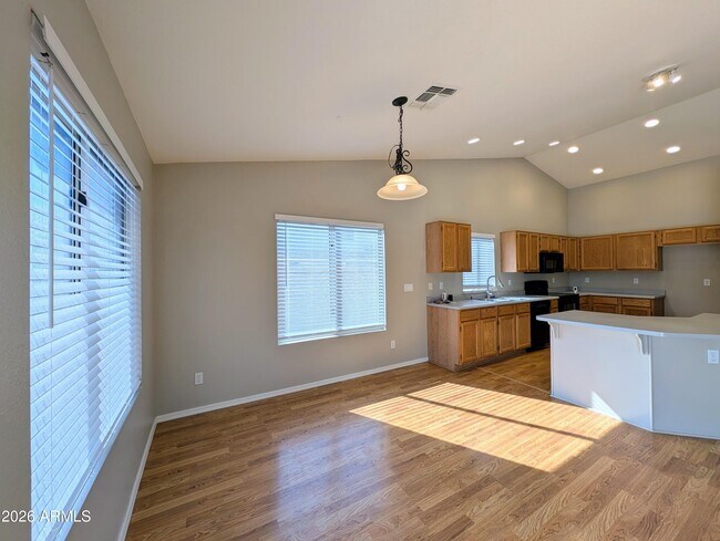 Building Photo - 8639 W Fullam St