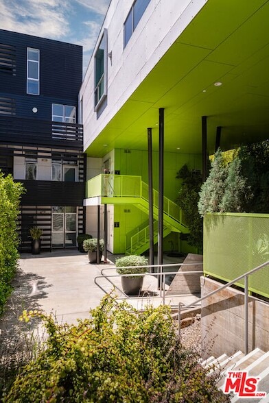Building Photo - 825 Kings Rd