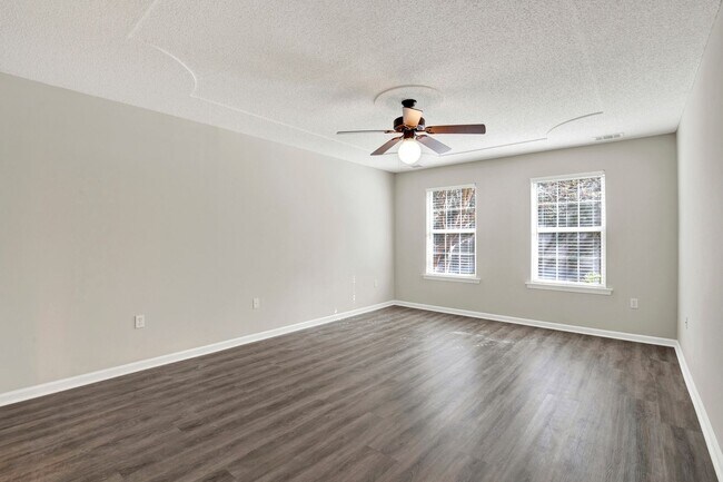 Building Photo - Available NOW