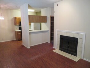 Building Photo - IMMEDIATE MOVE IN - 2 bed 2 bath