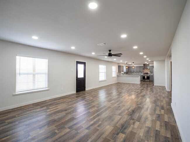 Building Photo - 375 Brown Rd