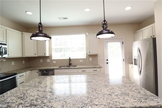 Building Photo - 1405 Regents Ln