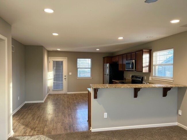 Building Photo - Single Level 2 Bed 2 Car Attached Villa in Blue Springs