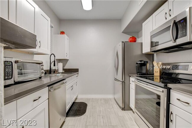 Primary Photo - Gorgeous One Bedroom Condo in the Southwes...