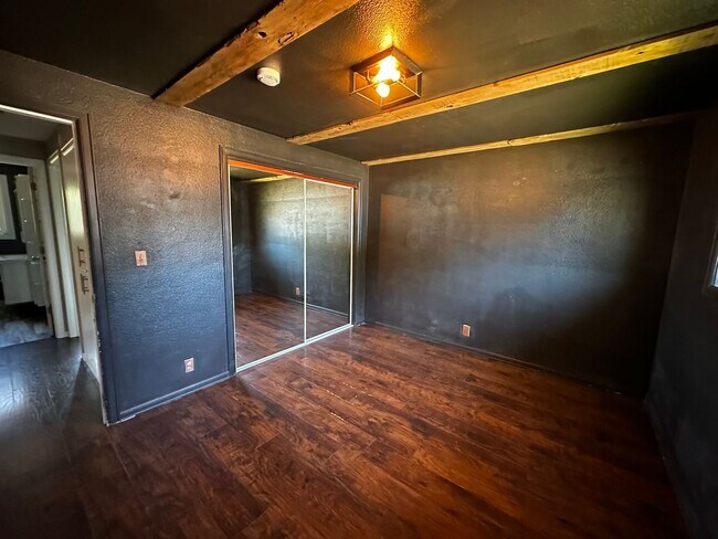 Building Photo - 636-400 NW East Thornton Lake Dr
