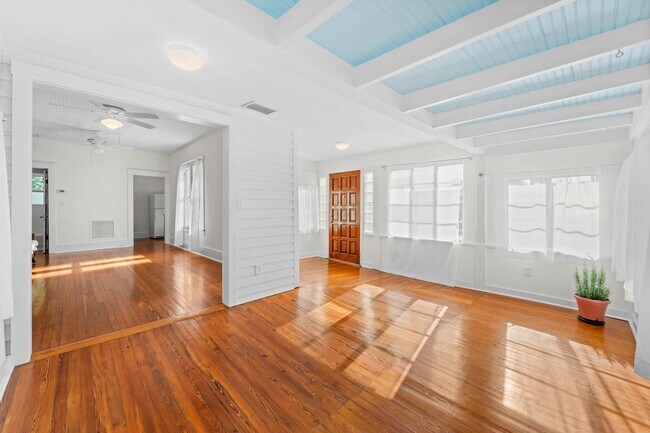 Building Photo - 1804 Tangerine St