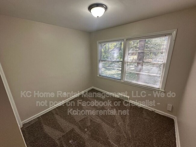 Building Photo - 6401 W 72nd Terrace