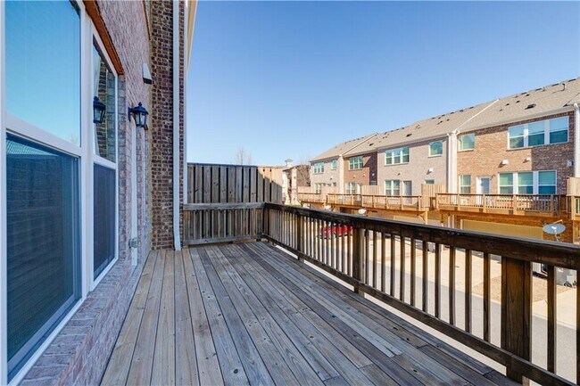 Building Photo - 770 Sunset Park Dr