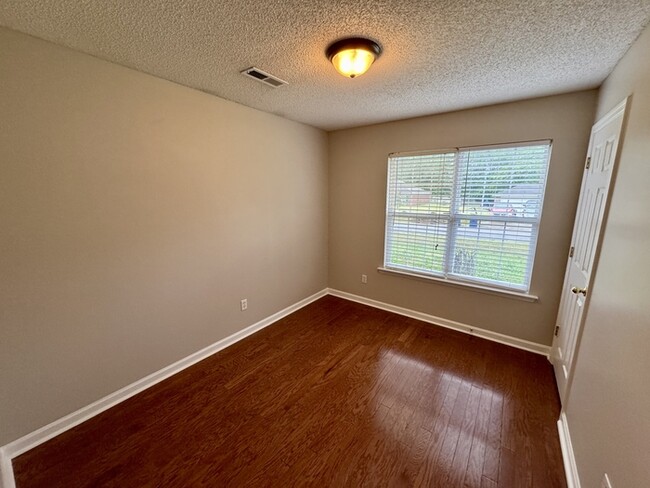Building Photo - 103 Balsam Poplar Way