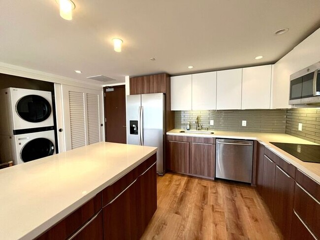Primary Photo - Symphony Honolulu: 2 Bed, 2 Bath w/ 2 Park...