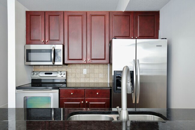 Building Photo - Modern 1/1 Condo in the Heart of Orlando –...