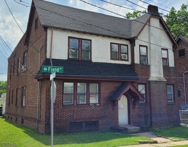 Primary Photo - 326 Field Pl