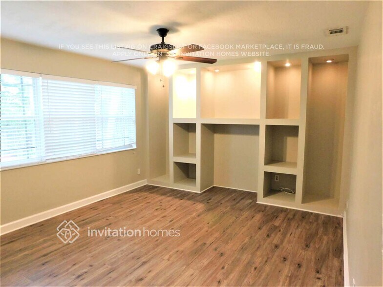 Building Photo - 5620 SW 119th Ave