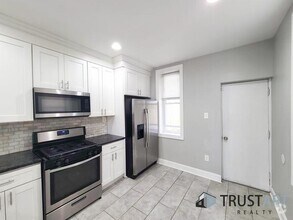 Building Photo - 3 bedroom/2 bath House