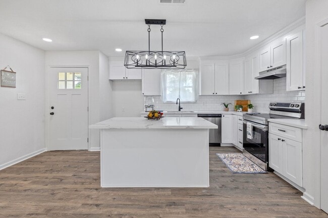 Building Photo - 3579 Oakwood Dr