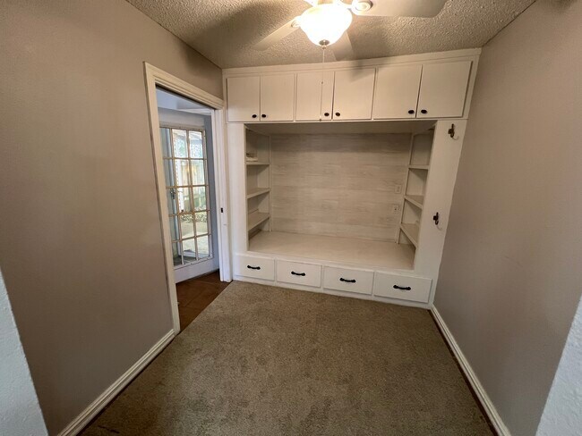 Building Photo - 110 Willow Branch Dr