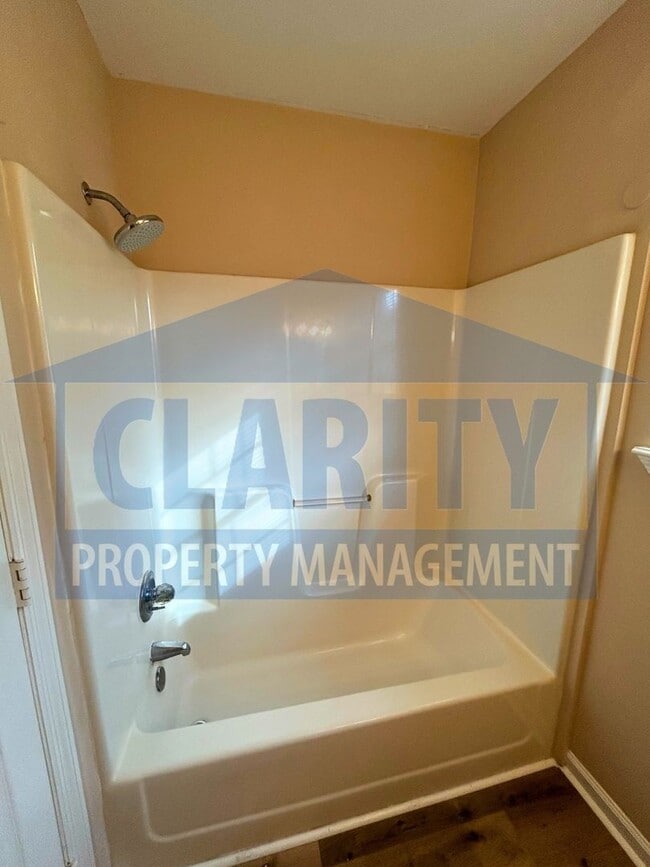 Building Photo - Convenient 3-Bedroom, 2-Bath Home in a Cen...
