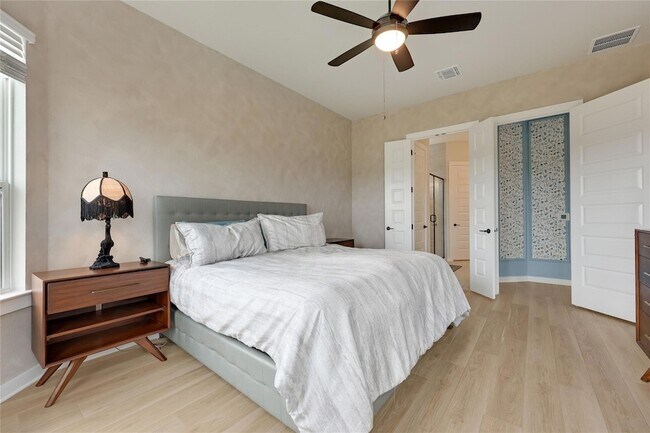 Building Photo - 4902 Seadrift Dr