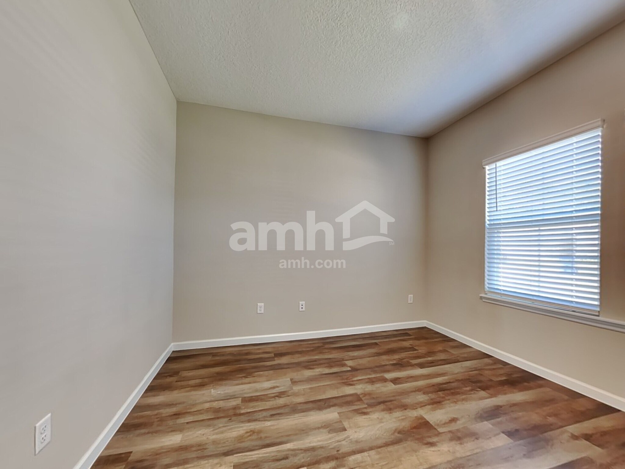 Building Photo - 219 Hemlock Pt