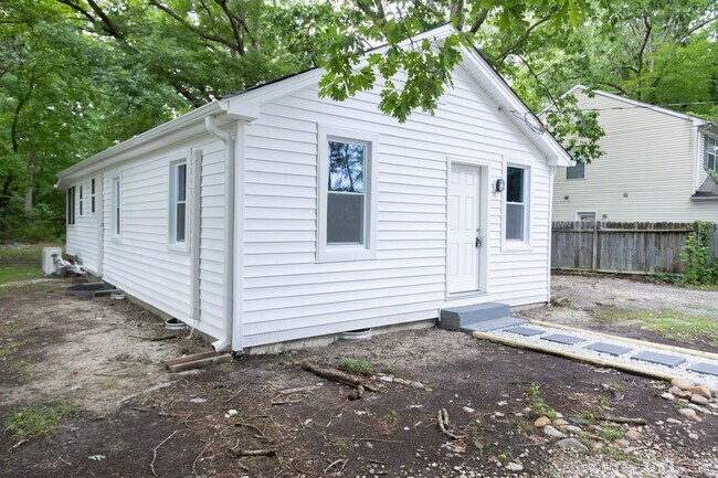 Building Photo - 345 Tabbs Ln