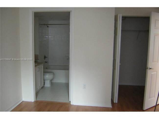 Building Photo - 1155 Brickell Bay Dr