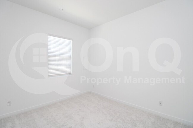 Building Photo - 3871 E Rainbow Dr