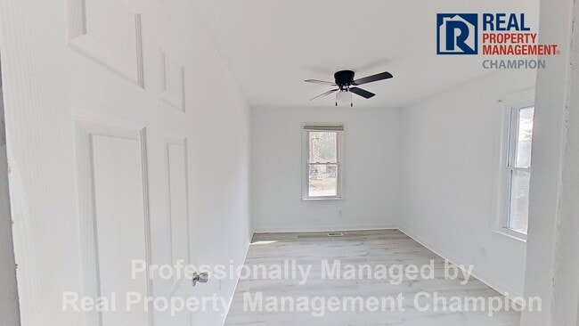 Building Photo - Recently Updated 3 BD/2 BA Home w/Open Floorplan and Attached Carport