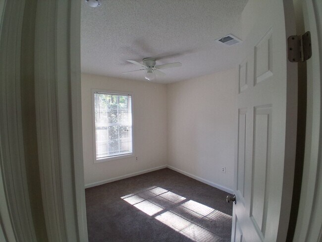 Building Photo - 3BD/2.5 BA Townhome