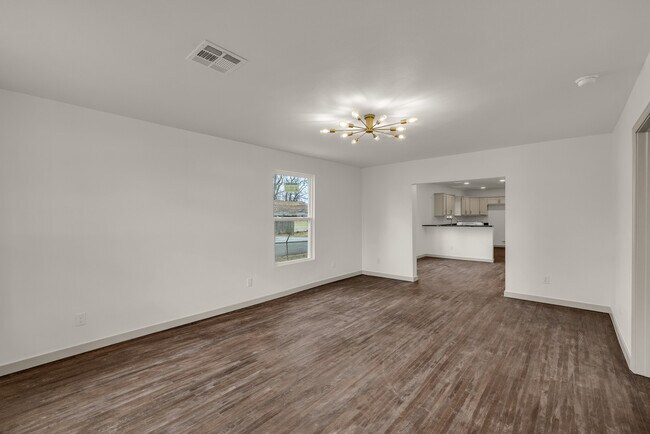 Building Photo - 1017 W Newton St