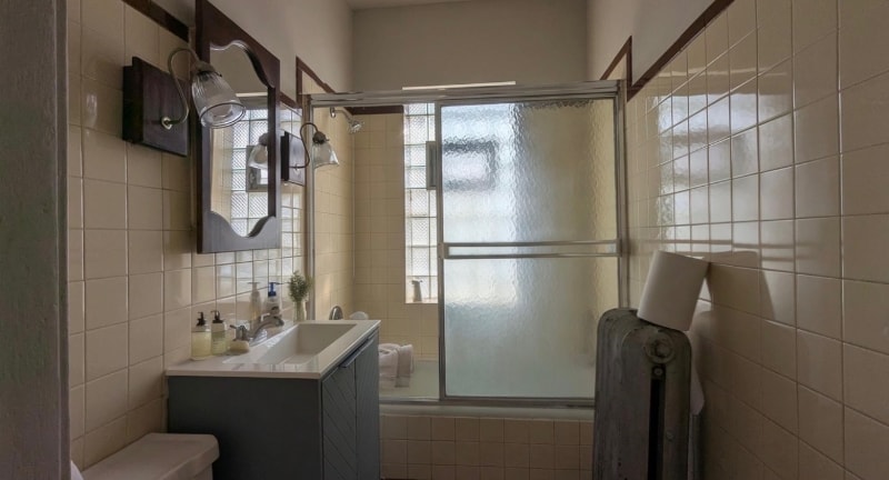 Building Photo - 2015 N Leclaire Ave