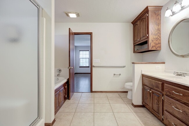 Building Photo - 509 Finch St