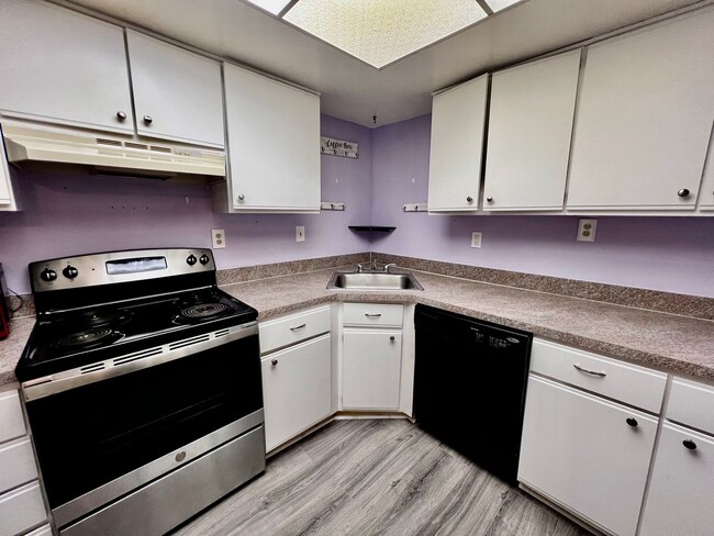 Building Photo - Bright First-Floor 2BR Condo—Pool & Amenities