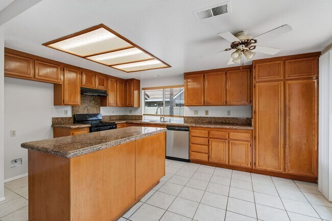 Building Photo - 7272 Foxcroft St
