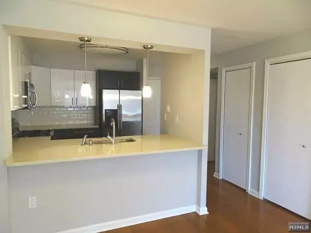 Kitchen - 361 River Rd