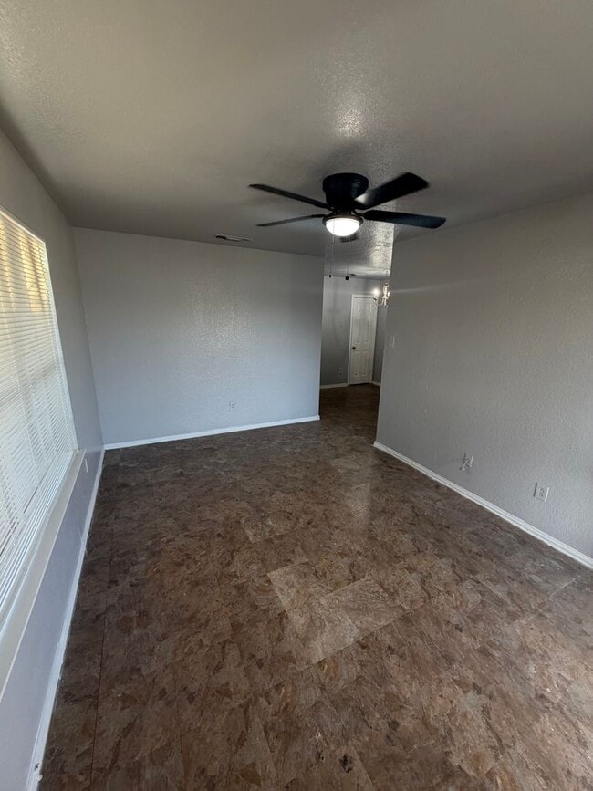 Building Photo - 933-935 Baker St