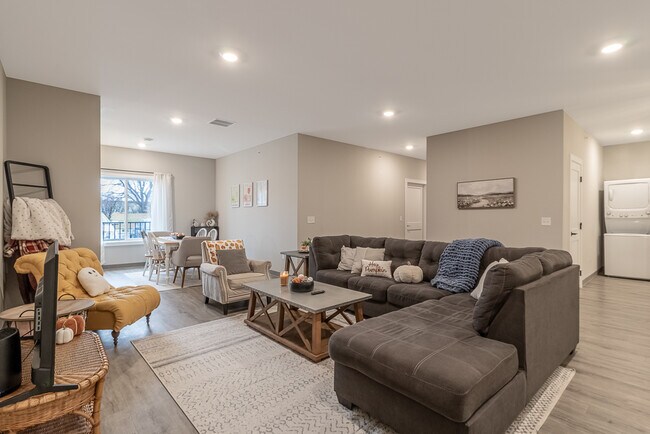 Building Photo - 1570 Stadium Ln