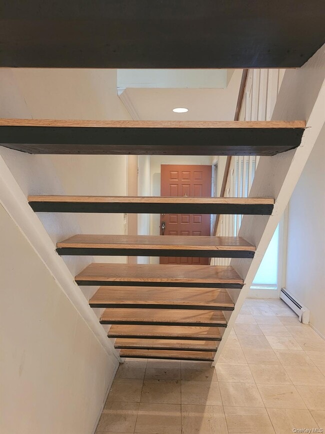 Building Photo - 75 Greenway Close