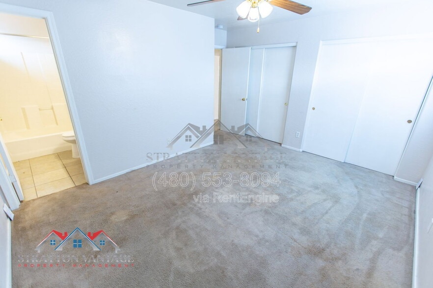 Building Photo - 11801 W Paradise Dr
