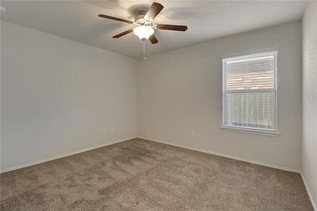 Building Photo - 330 Briar Park Dr