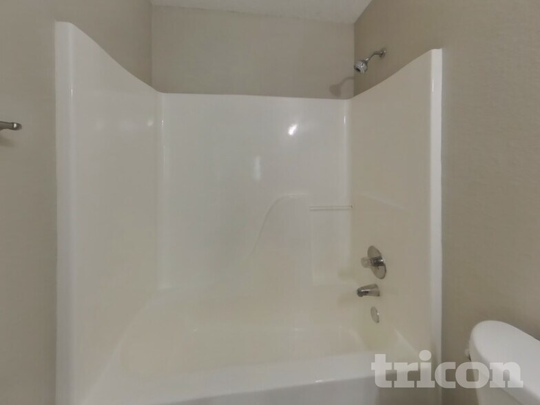 Building Photo - 1582 Tulip Ct