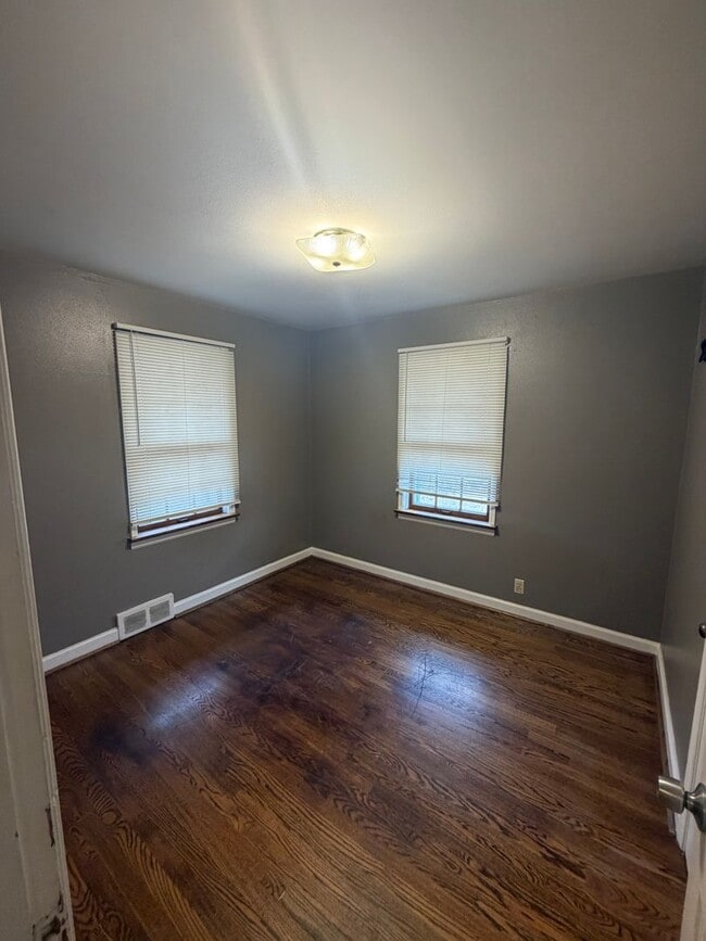 Building Photo - Charming 2BD/1BA at St. Louis