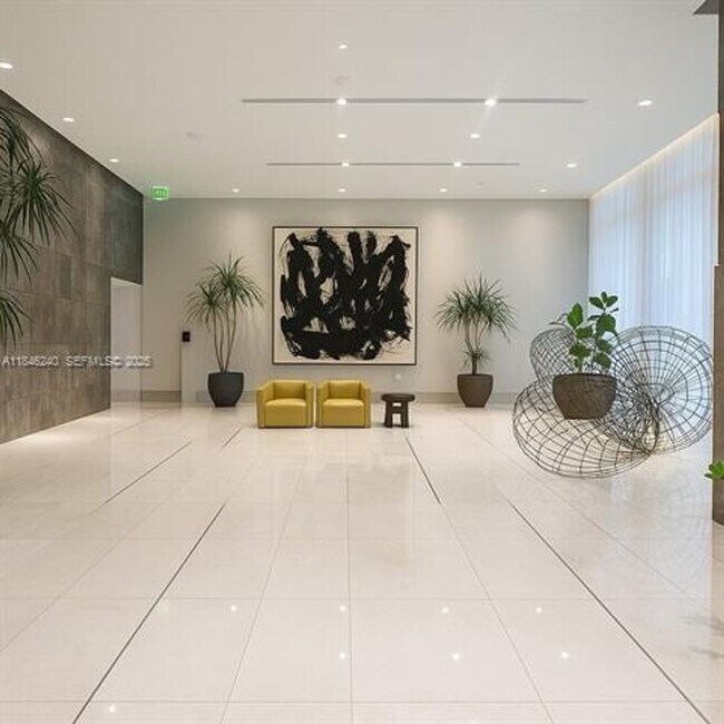 Building Photo - 480 NE 31st St