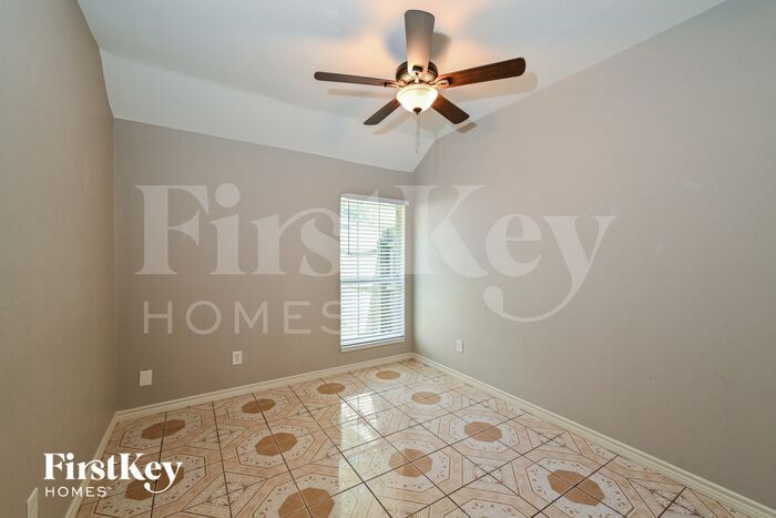 Building Photo - 4447 Donalbain Dr