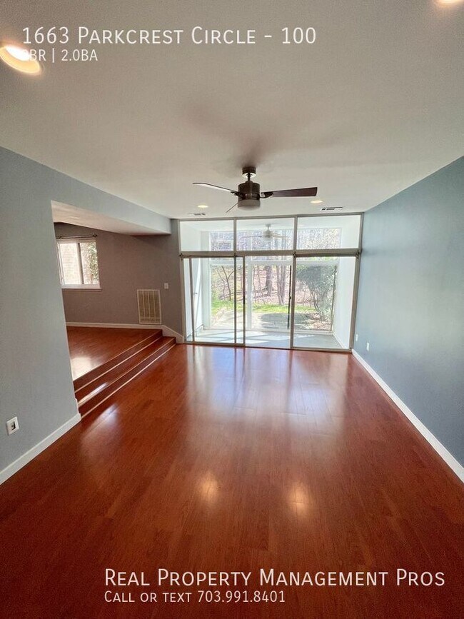 Building Photo - 1663 Parkcrest Cir